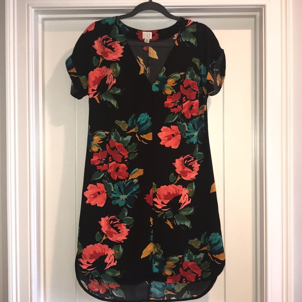 COPY - XS Tropical dress, short sleeves, floral p…